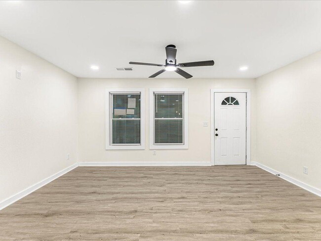 Building Photo - 5794 Pinecrest Rd SW