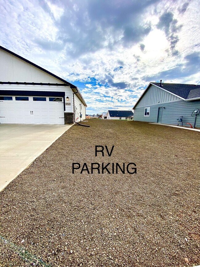 Brand New 3 Bed 2 Bath Single Level w/RV P... 10291 W Salmonberry St