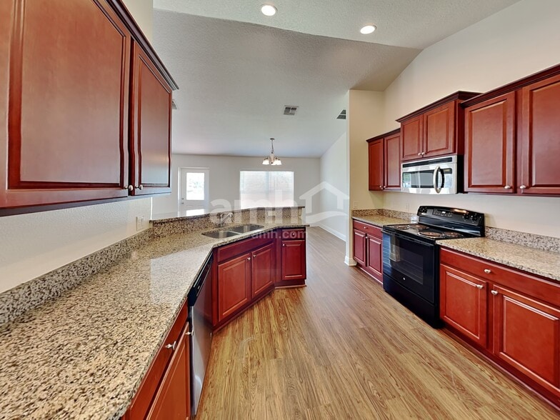 Building Photo - 2070 Big Buck Dr