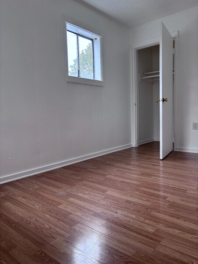Building Photo - 718 S Yakima Ave