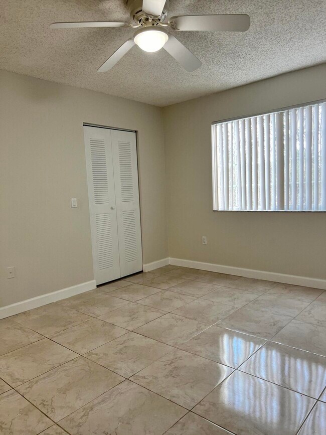 Building Photo - 5001 Wiles Rd