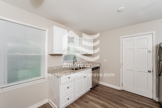 Building Photo - 6272 Spraul Ave