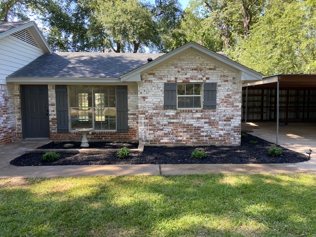 Landscaped with covered parking - 7803 Brian St