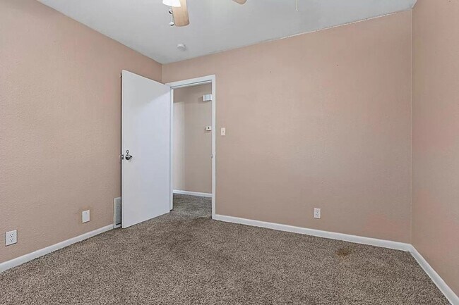 Building Photo - 5720 Wharton Dr
