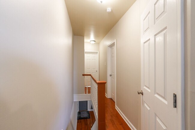 Building Photo - 2022 S Opal St