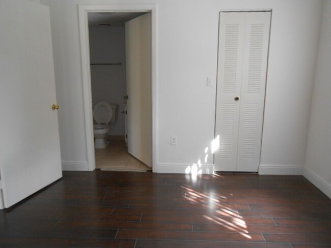 Building Photo - 2B/2B