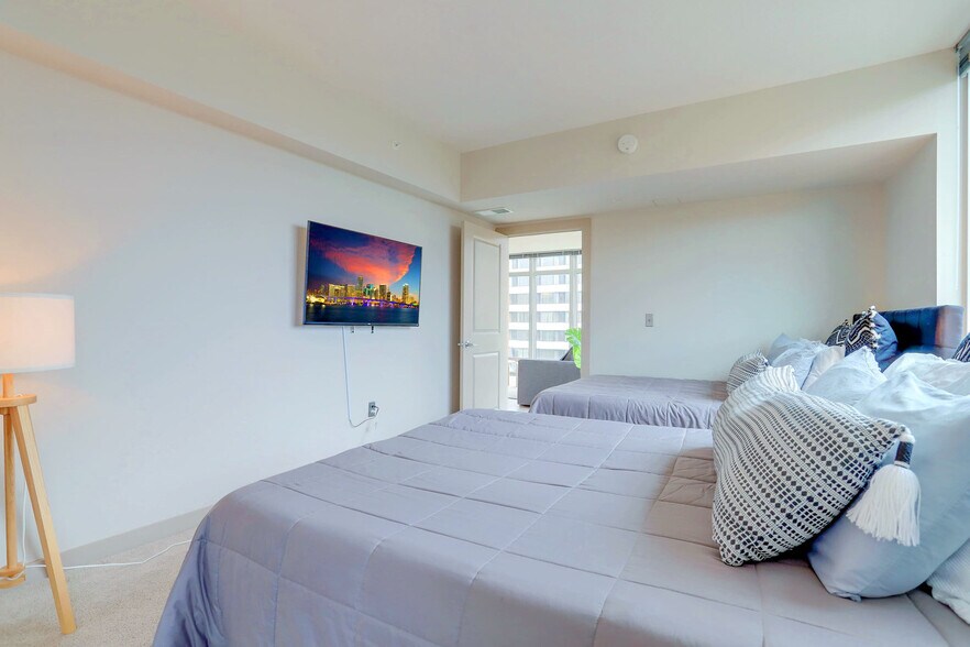 Building Photo - 22202 18th St S