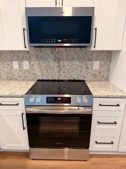 Building Photo - 1423 Mahonia Ct