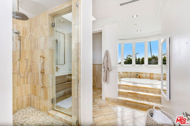 Building Photo - 2229 Summitridge Dr