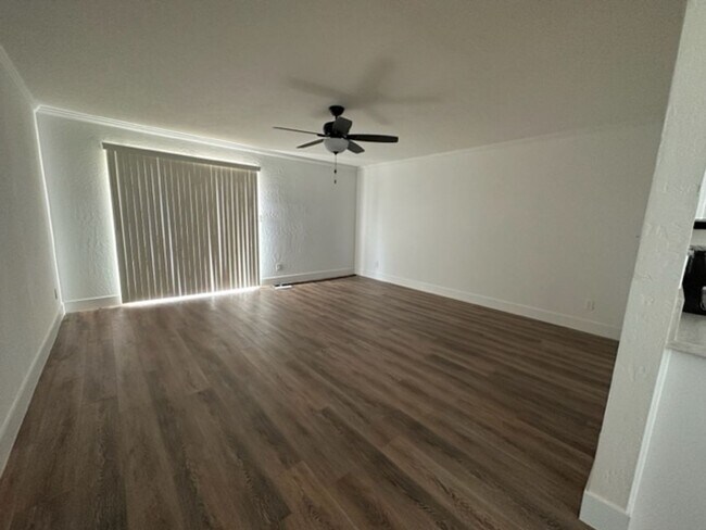 Building Photo - Nicely remodeled!