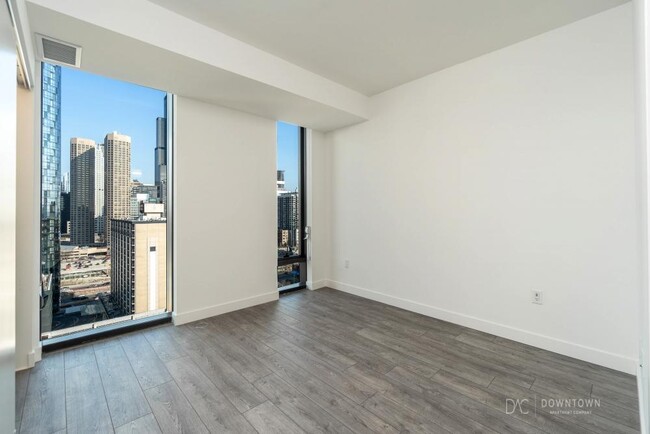 Building Photo - 2 bedroom in Chicago IL 60607