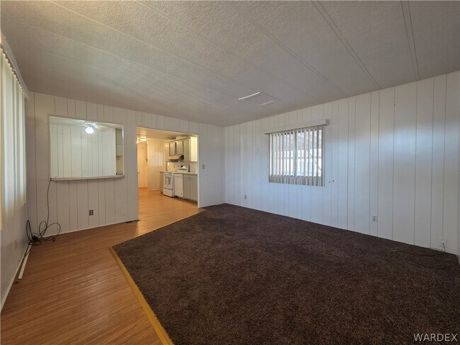 Building Photo - 546 Roadrunner Dr