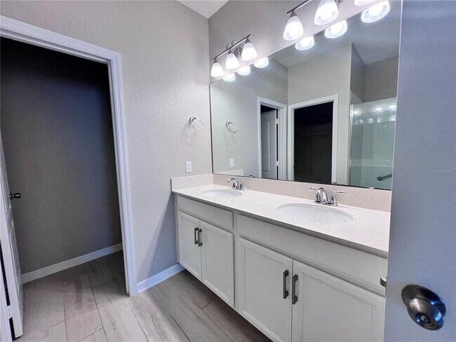 Building Photo - 1449 Paget Cove
