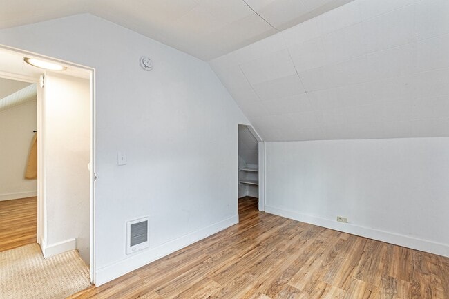 Building Photo - 5155