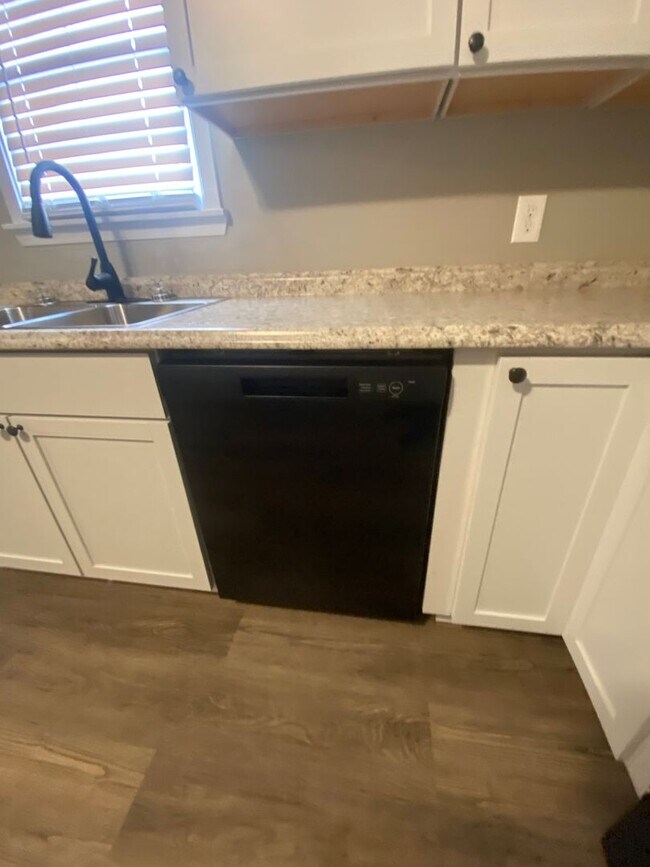 Building Photo - For Sale with Owner Financing!