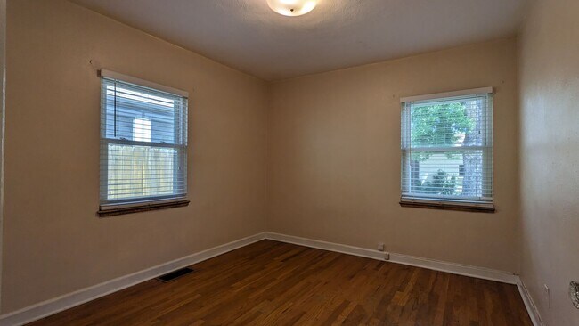 Building Photo - 3 Bed 2 Bath Near Downtown COS