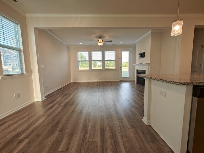 Building Photo - 756 Creekway Dr