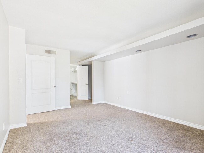 Building Photo - 3420 W Danbury Dr