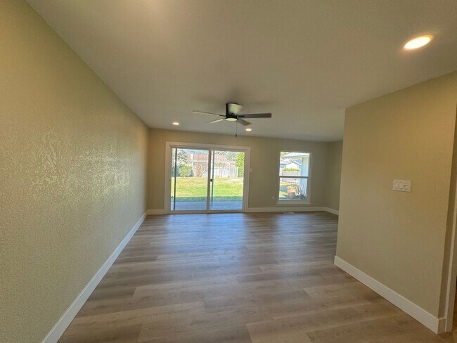 Building Photo - VAILABLE NOW! G O R G E O U S Single Story 3 Bed 2 Bath with Pool