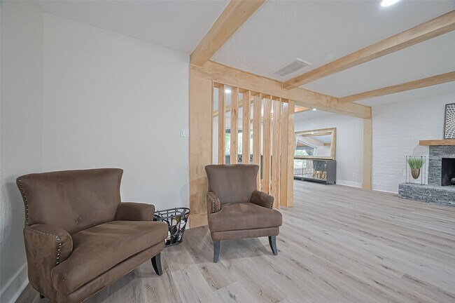 Building Photo - 3 Roserush Ct