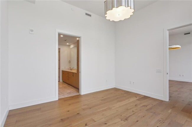 Building Photo - 2425 Peachtree Rd NE