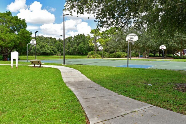 Building Photo - Impeccably Maintained Home in Summerfield Village - Lakewood Ranch!