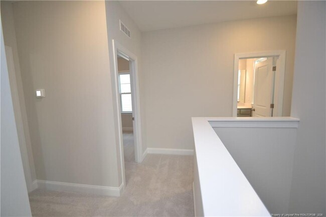 Building Photo - 421 Canyon Spring Trl