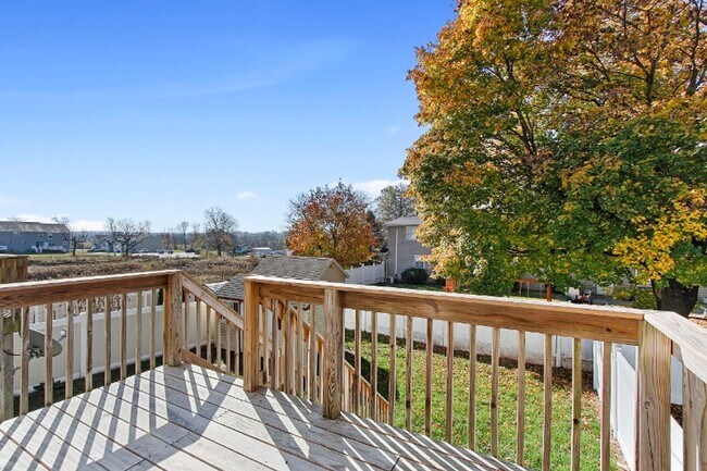 Building Photo - 3 Bed / 2-1/2 Bath Single Family Home