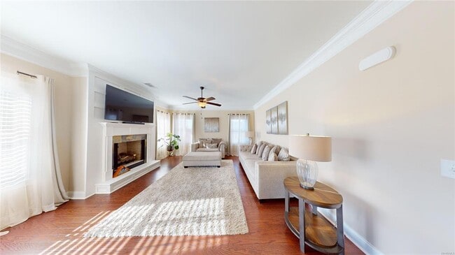 Building Photo - 344 Sydney Dr S