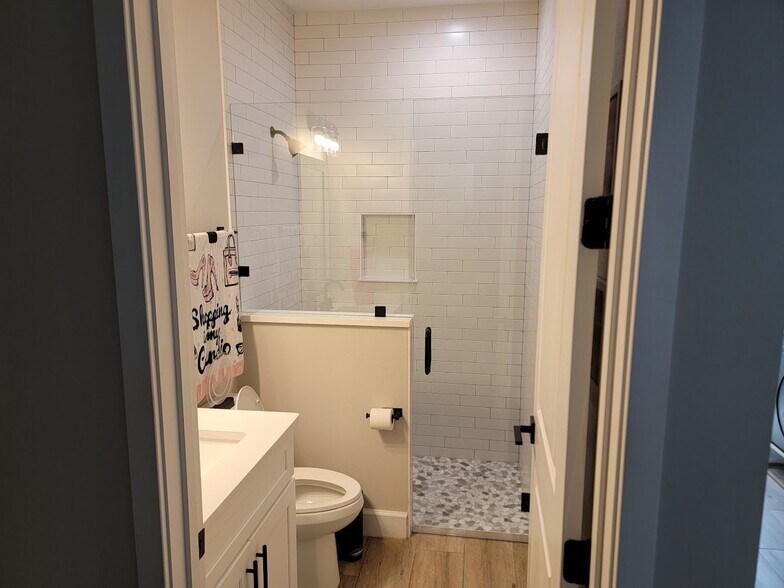 Building Photo - 369 N Lake Jessup Ave