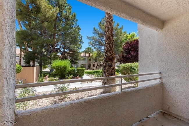 Building Photo - 2623 S Durango Dr