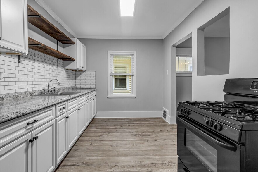Primary Photo - 1703 Seneca St