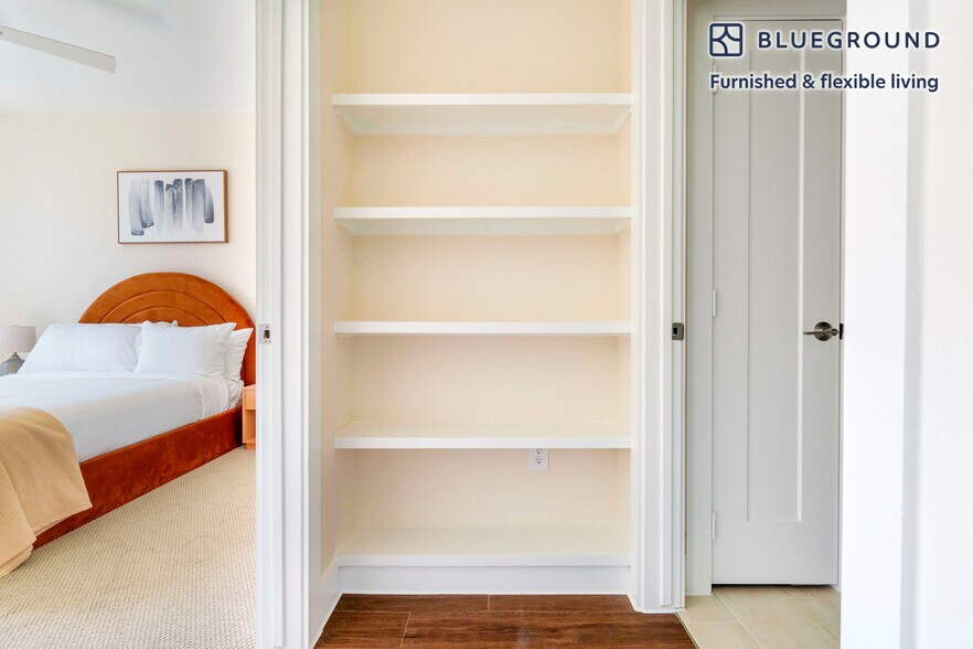 Building Photo - 1501 W Howard Ln