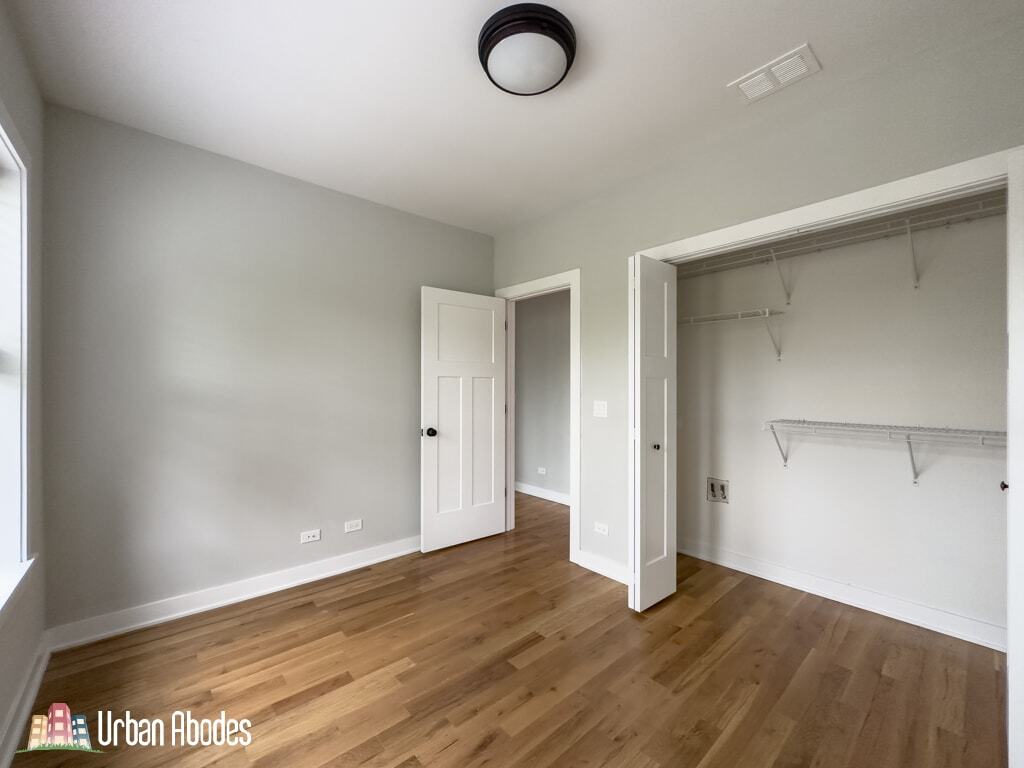 Building Photo - 2206 W Eastwood Ave