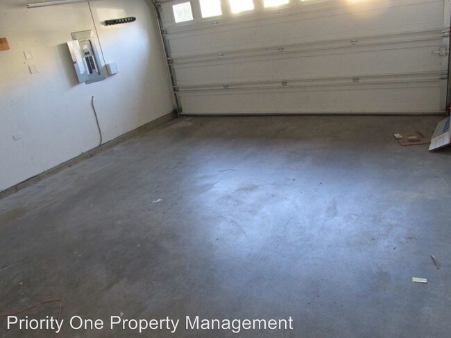 Building Photo - 537 NE 64th Ct