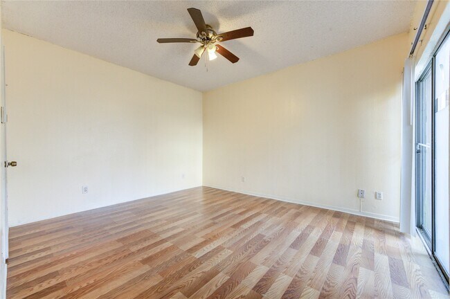 Building Photo - 3741 Thistlemont Dr