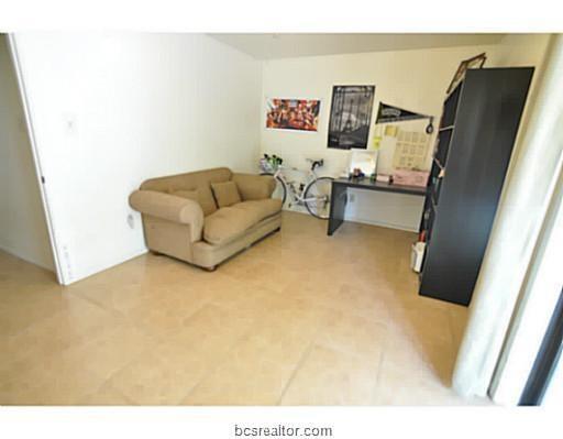 Building Photo - 2820 Forest Bend Dr