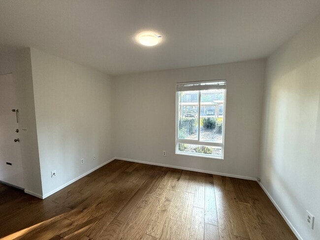 Building Photo - SPACIOUS 3 BEDROOM CONDO IN THE MEADOWS HOA – TERRA LINDA