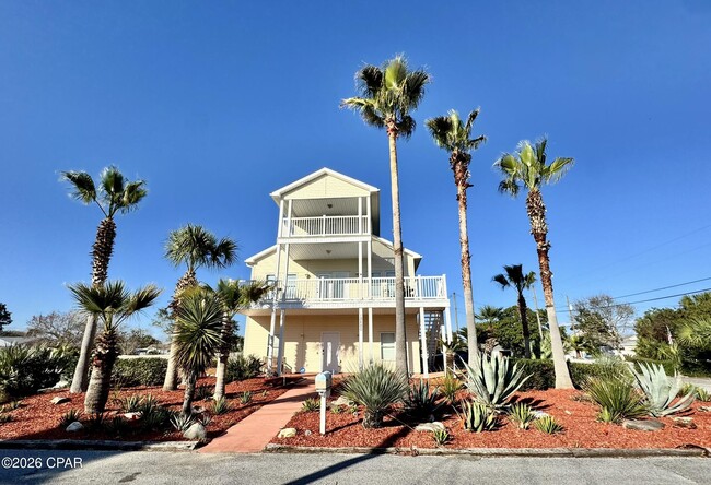 Building Photo - 13800 Pelican St