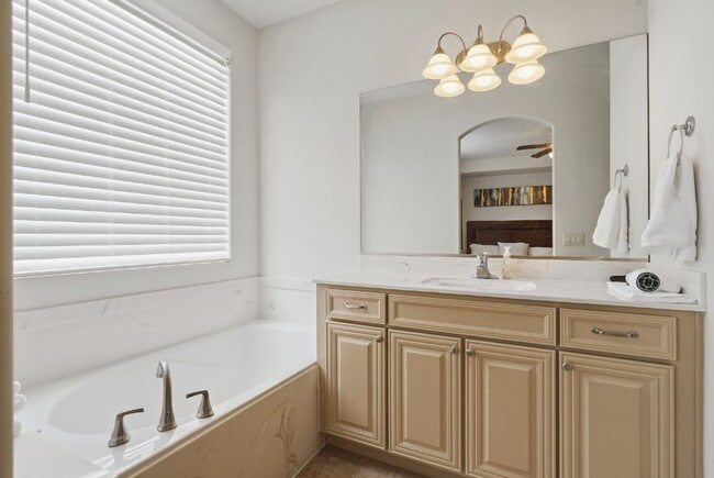 Building Photo - FULLY FURNISHED 3 Bed/2.5 Bath Home!