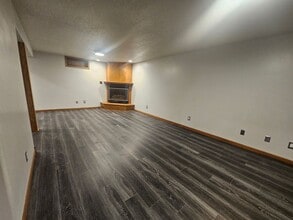 Building Photo - 2 Bedroom 2 Bath Corner Lot, In Small Town Fairfax