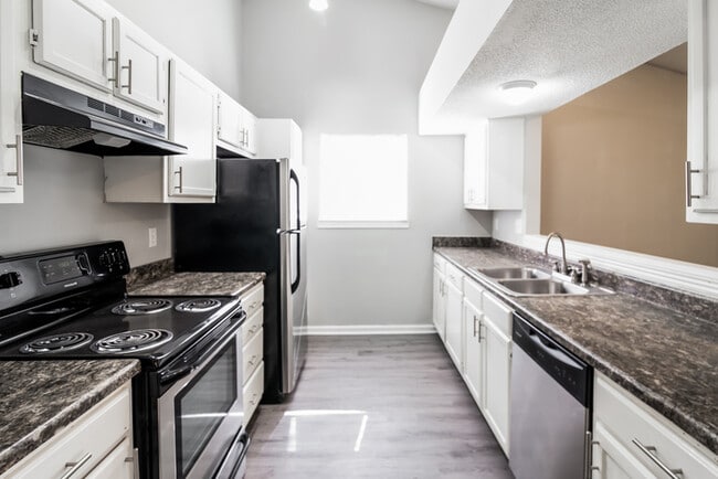 Building Photo - 249 Persimmon Cir