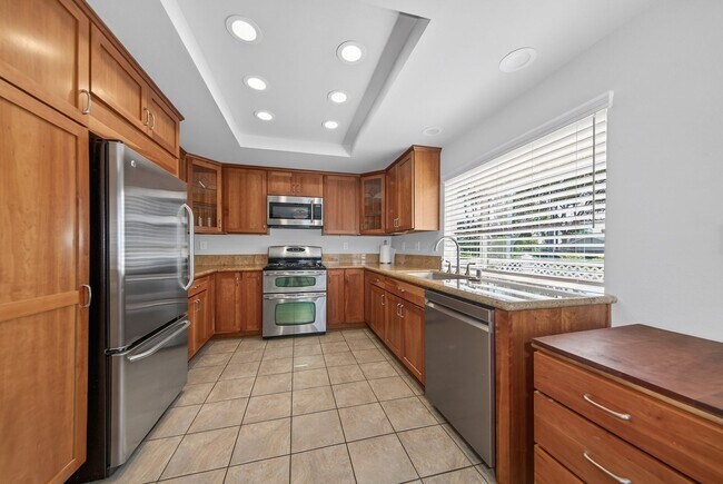 Building Photo - Beautiful Remodeled 2-Bedroom Single-Story Condo