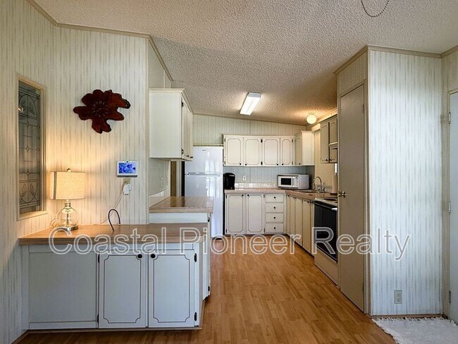 Building Photo - 4550 Charter St
