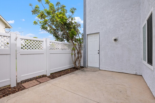 Building Photo - 844 Bluebell Ct