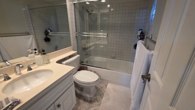 Building Photo - Beautiful home on the Shadowridge Golf Course
