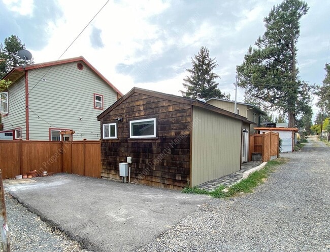 Building Photo - Cute newer built ADU near Downtown Bend