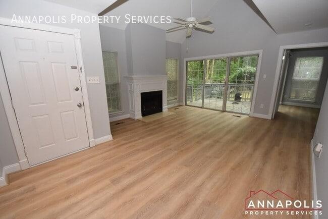 Building Photo - 906 Windwhisper Ln