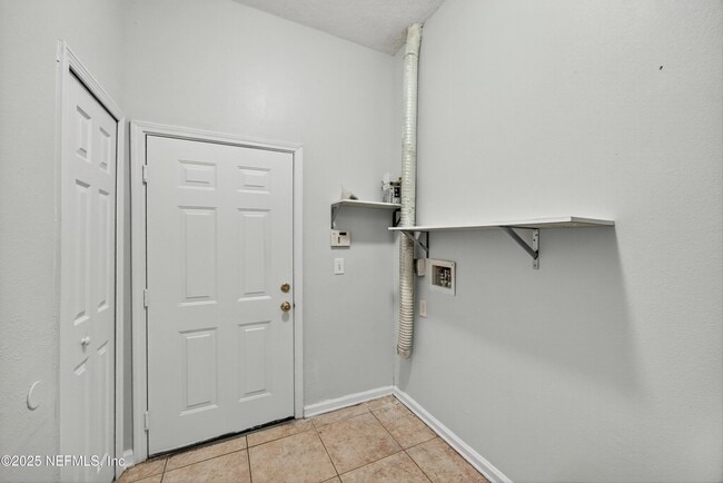 Building Photo - 7047 Deer Lodge Cir
