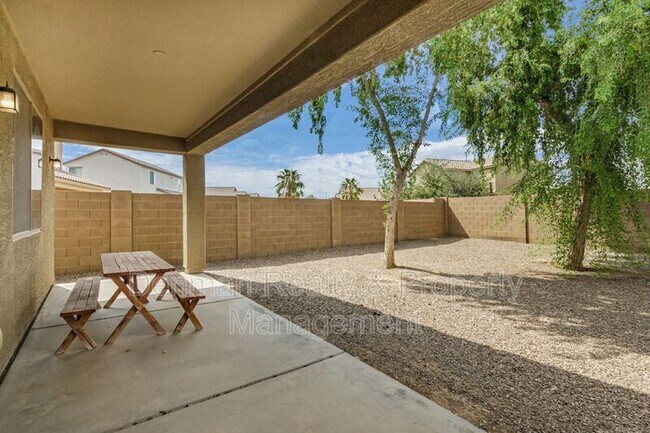 Building Photo - 1154 W Stephanie Ln